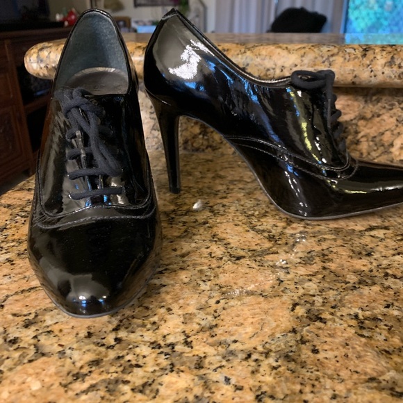 Gorgeous 8.5 M black patent spectators - Picture 3 of 8